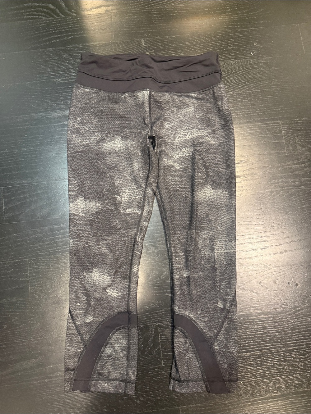 Lululemon Snakeskin print Active Leggings - RARE